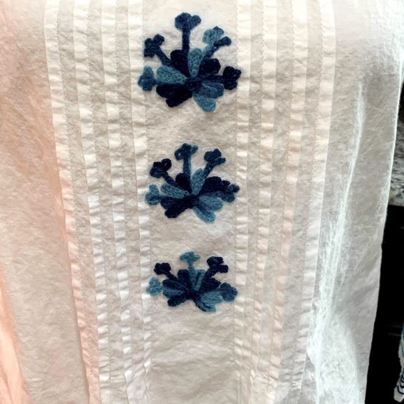 Adorable Peasant Blouse by Chic Connection.  Size Medium.. Like New - Picture 4 of 11